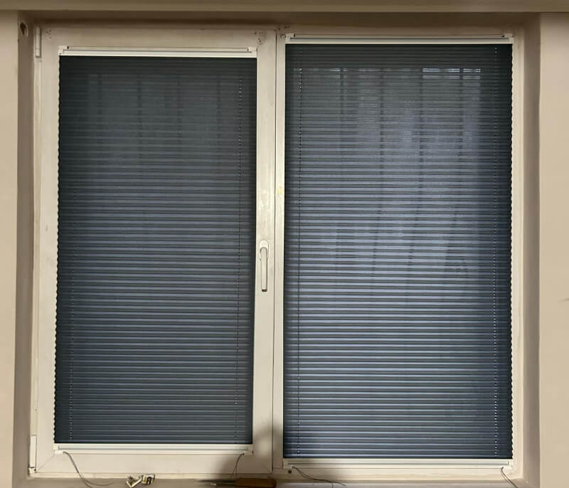 Instalare jaluzele de tip Plisse